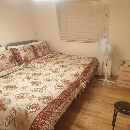 London Luxury 3 Bedroom 2 Bathrooms Flat 1 Min To Redbridge Station Free Parking & Wifi Wanstead Exteriör bild