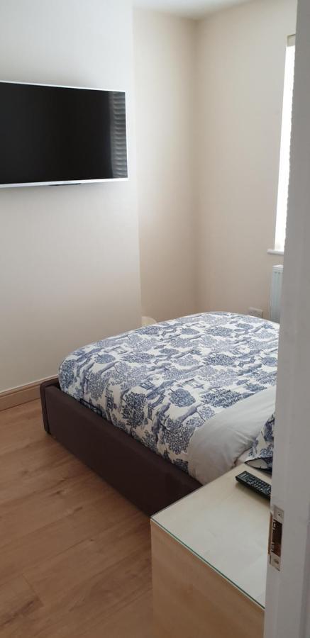 London Luxury 3 Bedroom 2 Bathrooms Flat 1 Min To Redbridge Station Free Parking & Wifi Wanstead Exteriör bild