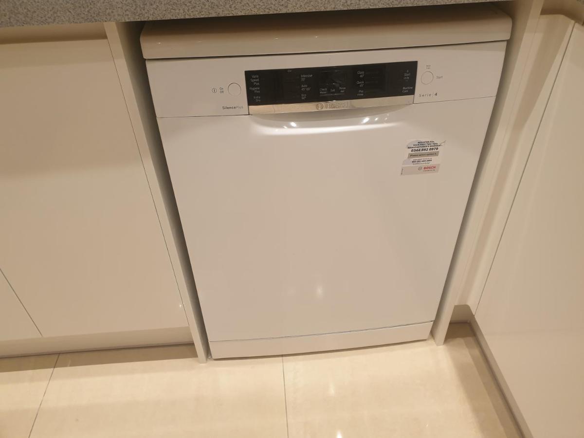 London Luxury 3 Bedroom 2 Bathrooms Flat 1 Min To Redbridge Station Free Parking & Wifi Wanstead Exteriör bild