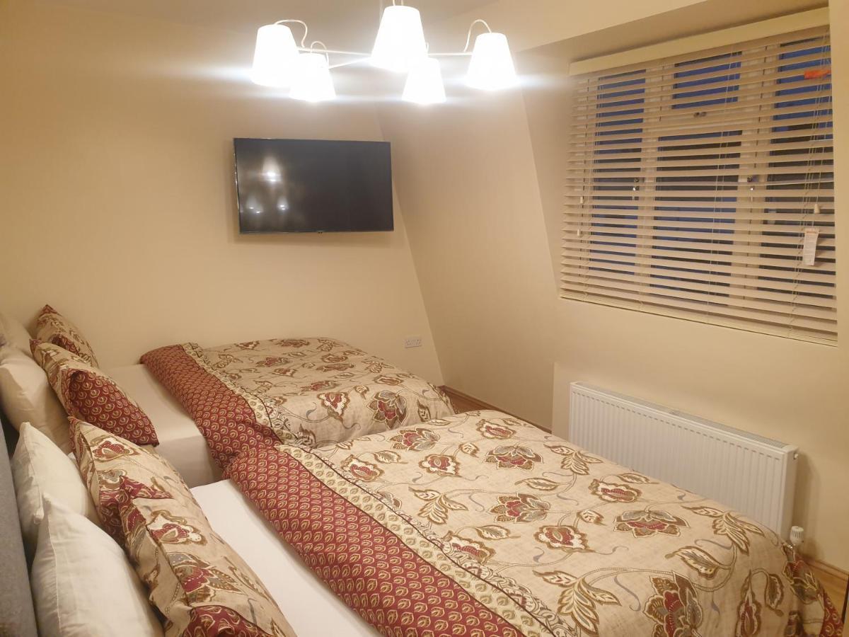 London Luxury 3 Bedroom 2 Bathrooms Flat 1 Min To Redbridge Station Free Parking & Wifi Wanstead Exteriör bild