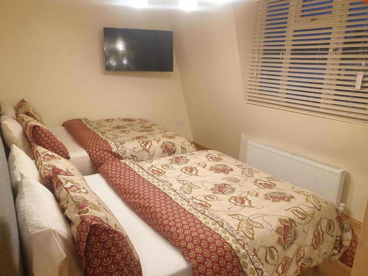 London Luxury 3 Bedroom 2 Bathrooms Flat 1 Min To Redbridge Station Free Parking & Wifi Wanstead Exteriör bild