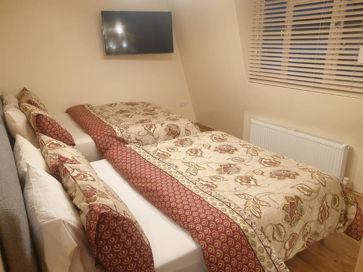 London Luxury 3 Bedroom 2 Bathrooms Flat 1 Min To Redbridge Station Free Parking & Wifi Wanstead Exteriör bild